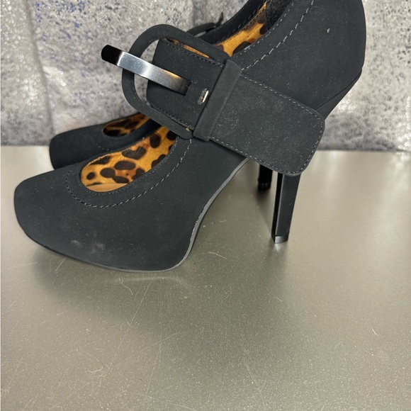 Black Heals - Size 7 - Picture 6 of 7